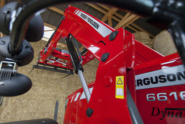 Massey Ferguson traktori ja MF kuormain etukuormain Quicke ålö